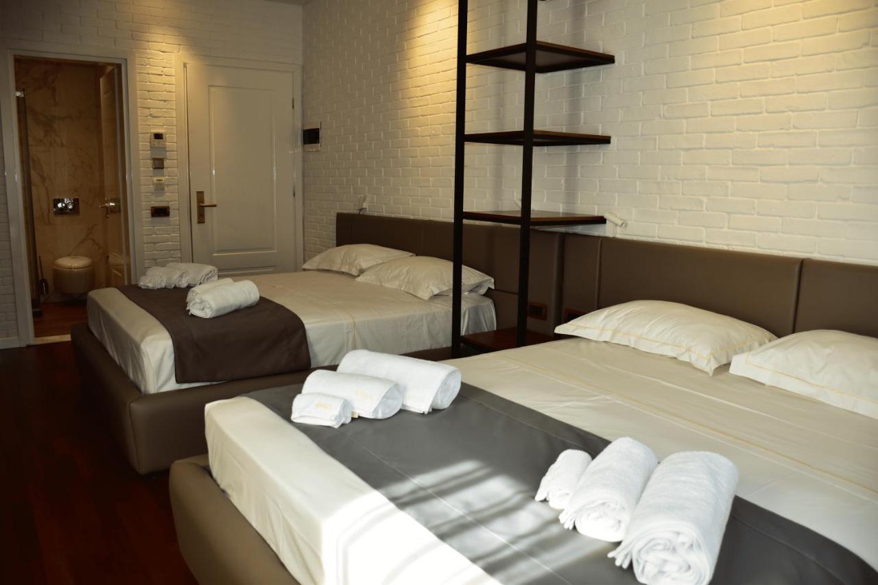 Hotel Ergi'S Дуррес Екстер'єр фото