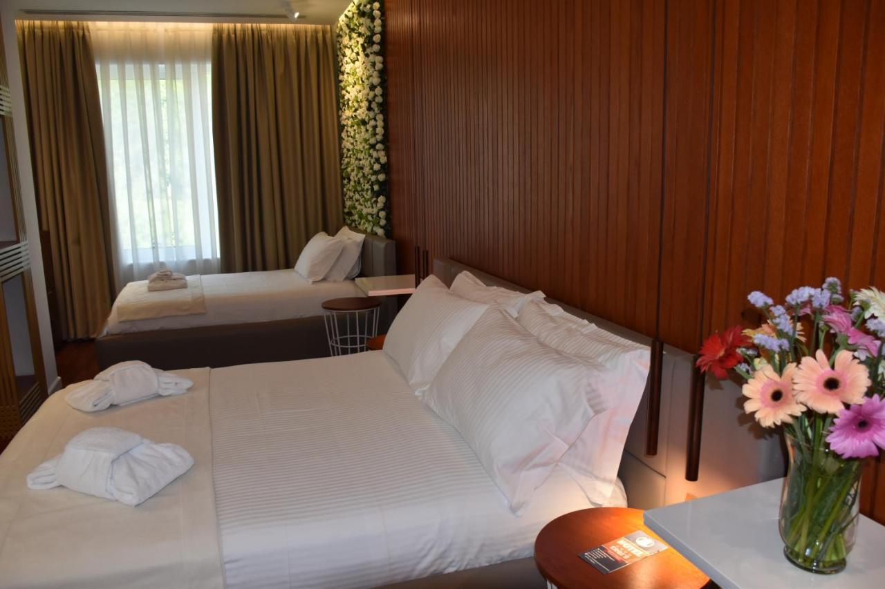 Hotel Ergi'S Дуррес Екстер'єр фото