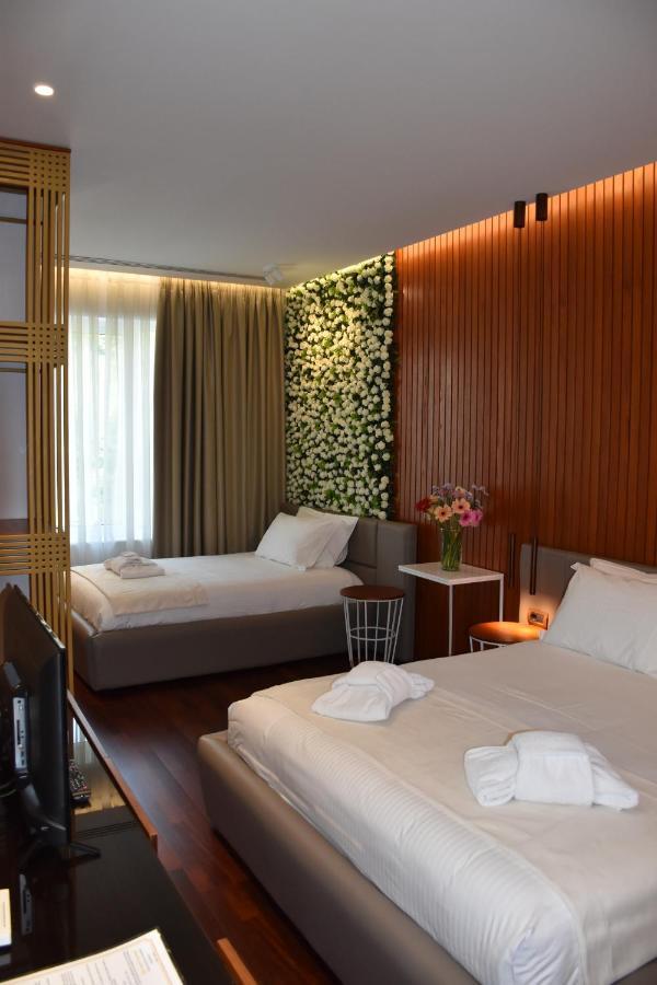 Hotel Ergi'S Дуррес Екстер'єр фото