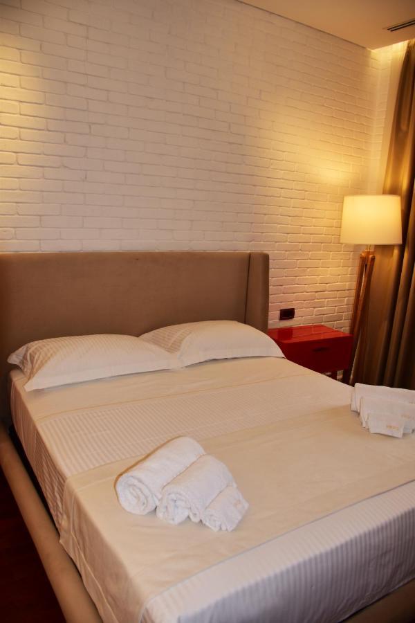 Hotel Ergi'S Дуррес Екстер'єр фото
