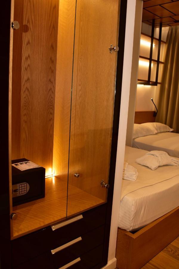 Hotel Ergi'S Дуррес Екстер'єр фото