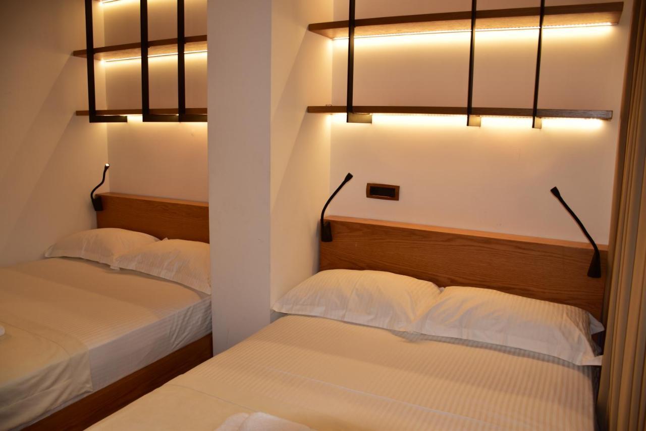 Hotel Ergi'S Дуррес Екстер'єр фото